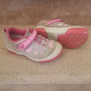 Young girls Crocs grey and pink